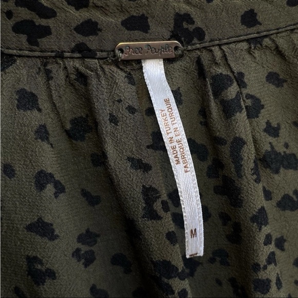 Free People Blouse Sz M Wishing Well Olive Green Spotted Animal Print Cropped - Picture 4 of 11